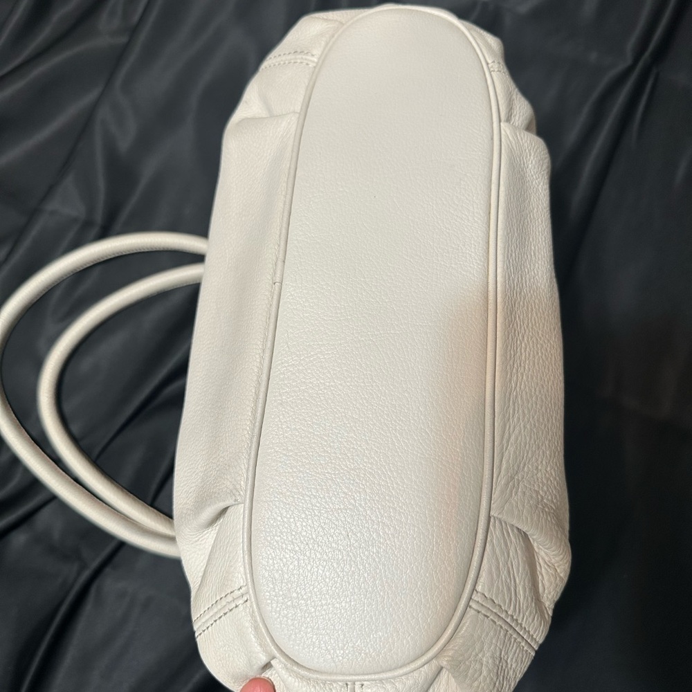 Michael Kors Cream Leather Hobo Bag - Picture 4 of 10
